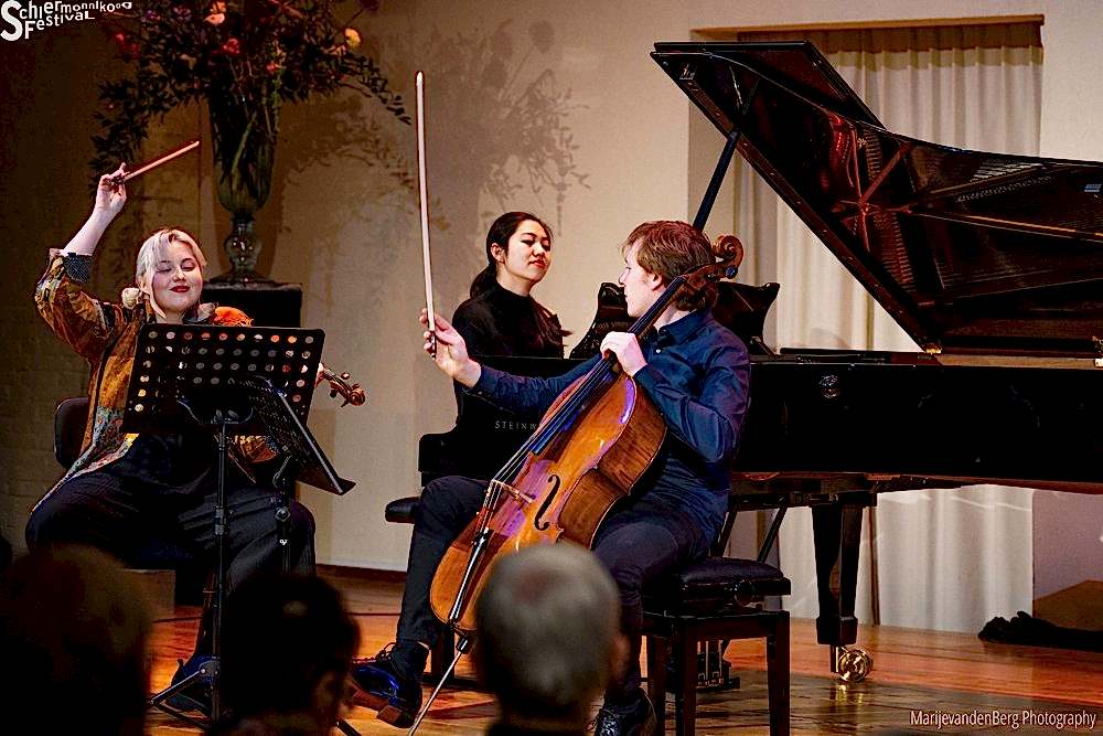 Paddington Trio performing